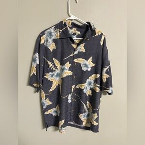 Tommy Bahama 100 % Silk Tropical Hawaiian Camp Shirt Size Medium Button Up